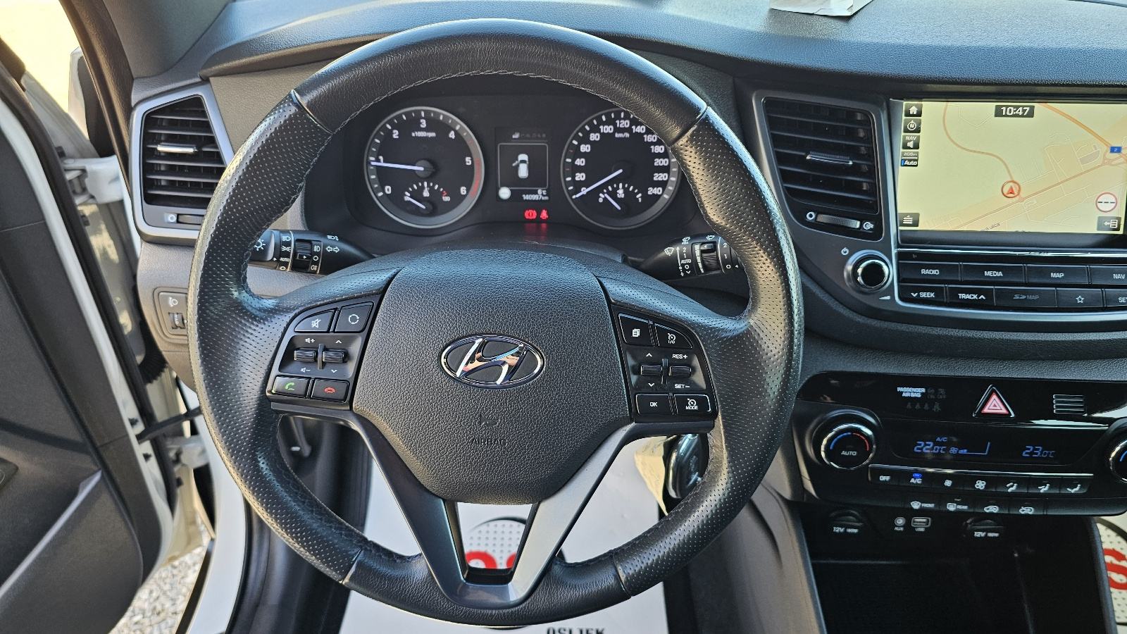 Hyundai Tucson 1.7 CRDI,NAVIGACIJA,KAMERA,CLIMATRONIC,LED,TEMPOMAT, fotografija 15