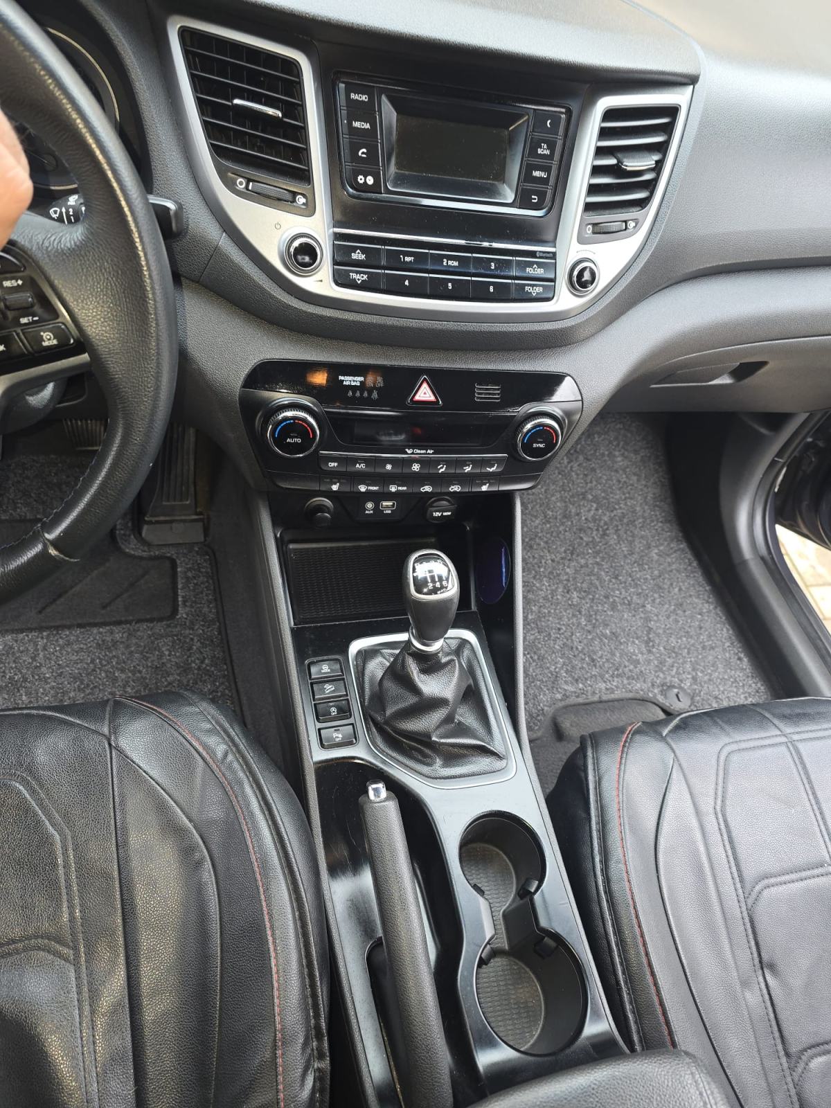 Hyundai Tucson 1.7 CRDi SERVISIRAN ISPRAVAN, fotografija 12