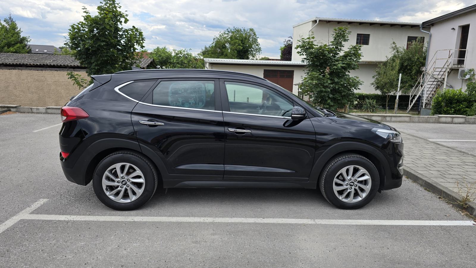 Hyundai Tucson 1.7 CRDi Premium • Panorama • Koža • Navi • Kamera •, fotografija 6