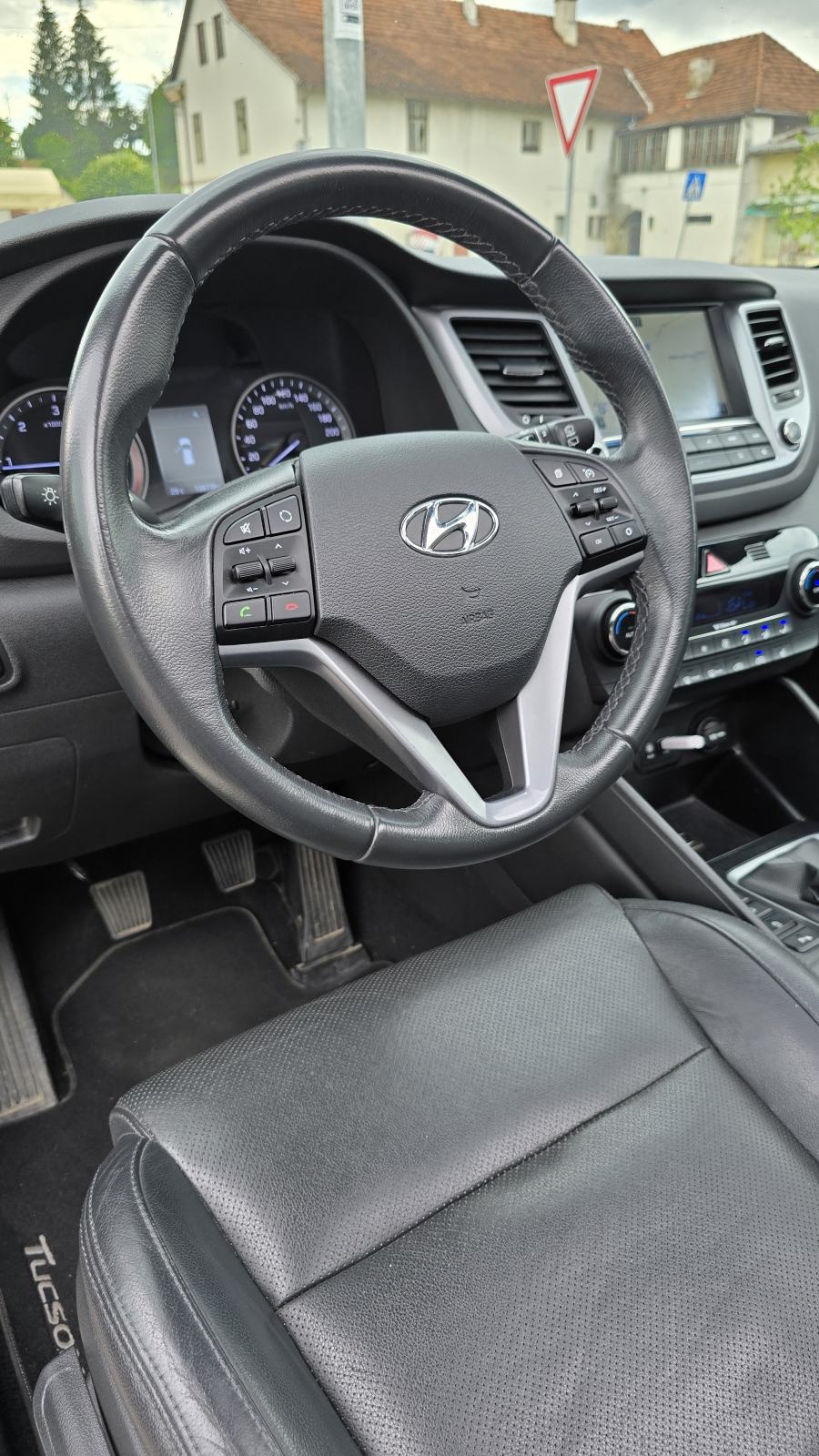 Hyundai Tucson 1.7 CRDi Premium • Panorama • Koža • Navi • Kamera •, fotografija 11