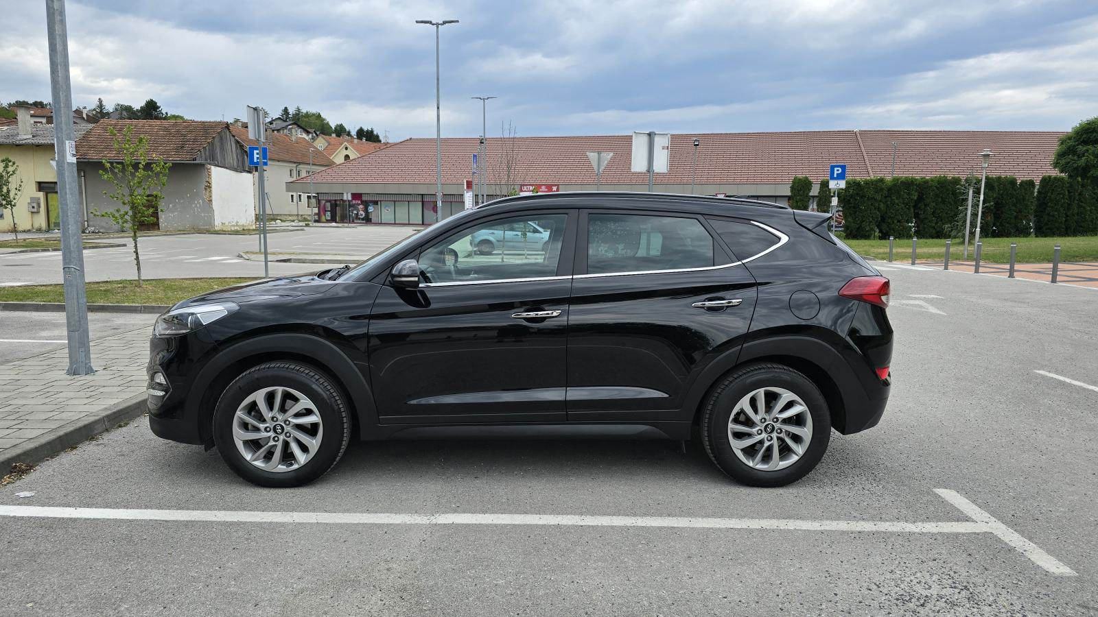 Hyundai Tucson 1.7 CRDi Premium • Panorama • Koža • Navi • Kamera •, fotografija 3