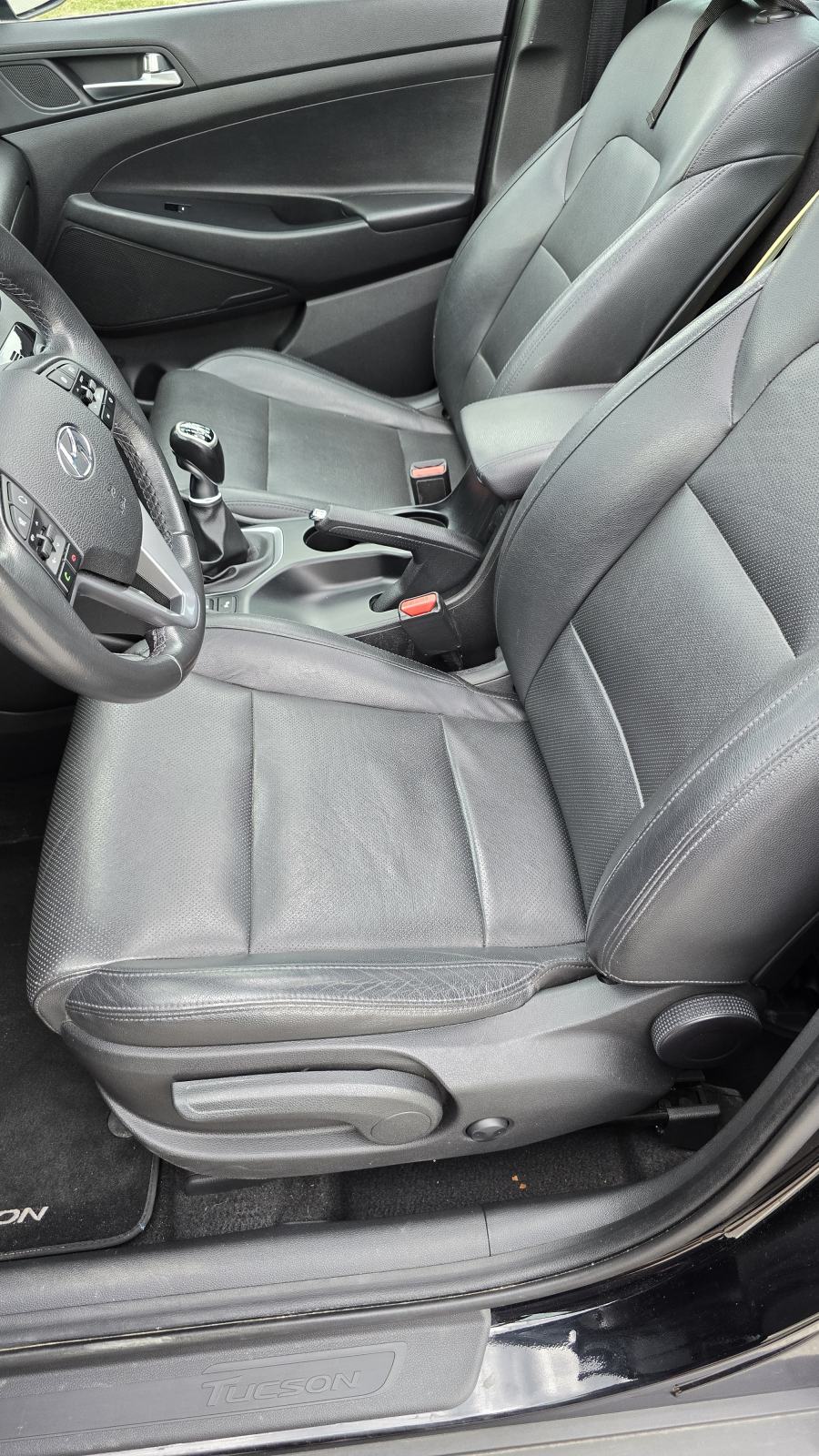 Hyundai Tucson 1.7 CRDi Premium • Panorama • Koža • Navi • Kamera •, fotografija 10