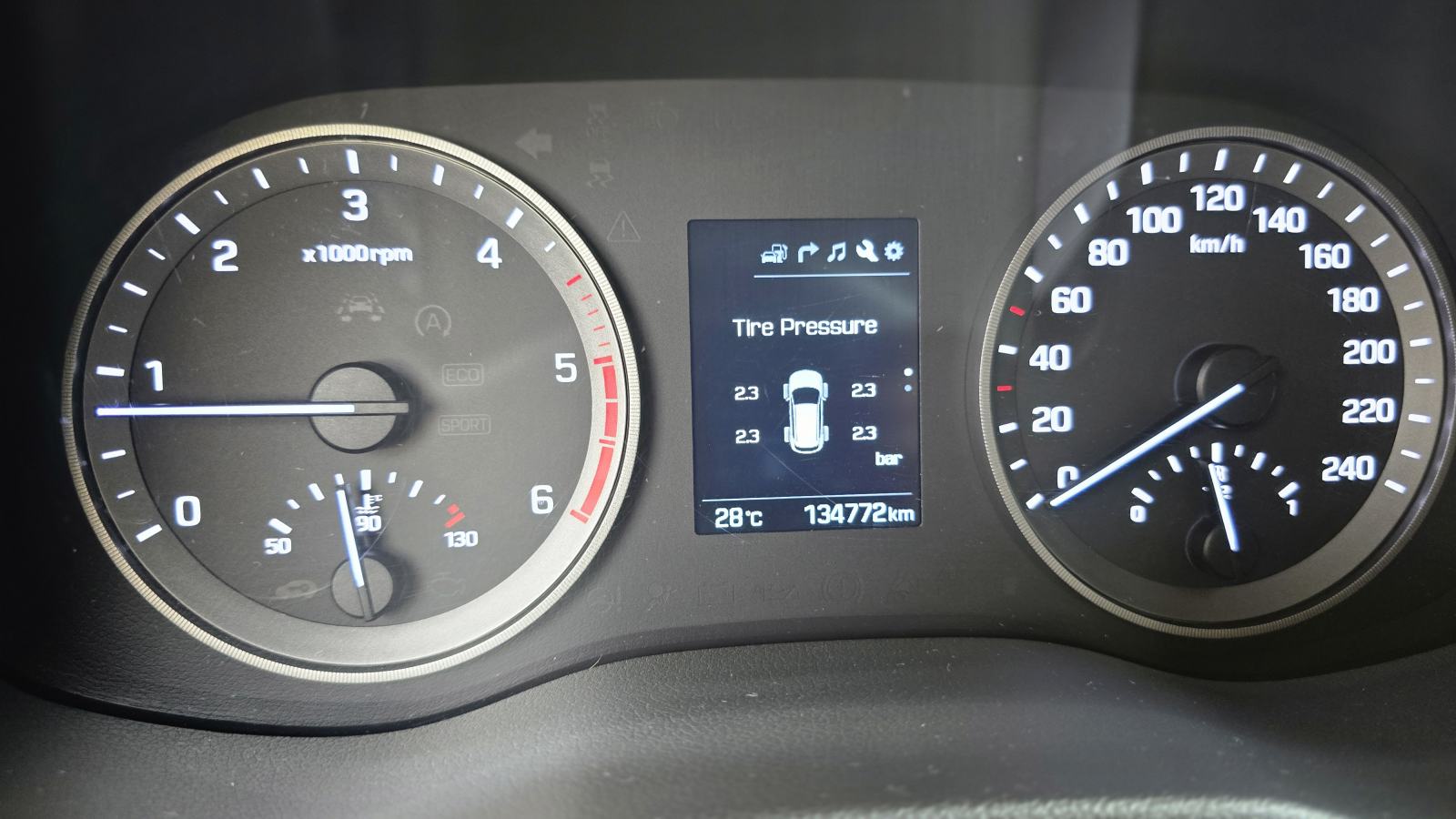 Hyundai Tucson 1.7 CRDi Premium • Panorama • Koža • Navi • Kamera •, fotografija 12