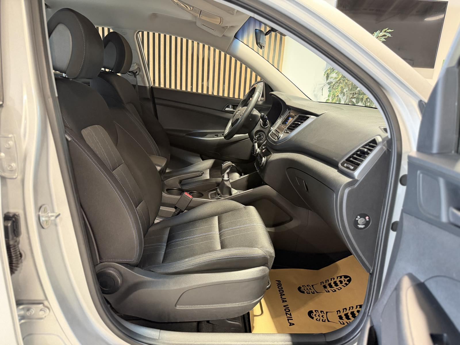 Hyundai Tucson 1,7 CRDi *TEMPOMAT - PDC - 12 MJ JAMSTVO*, fotografija 20