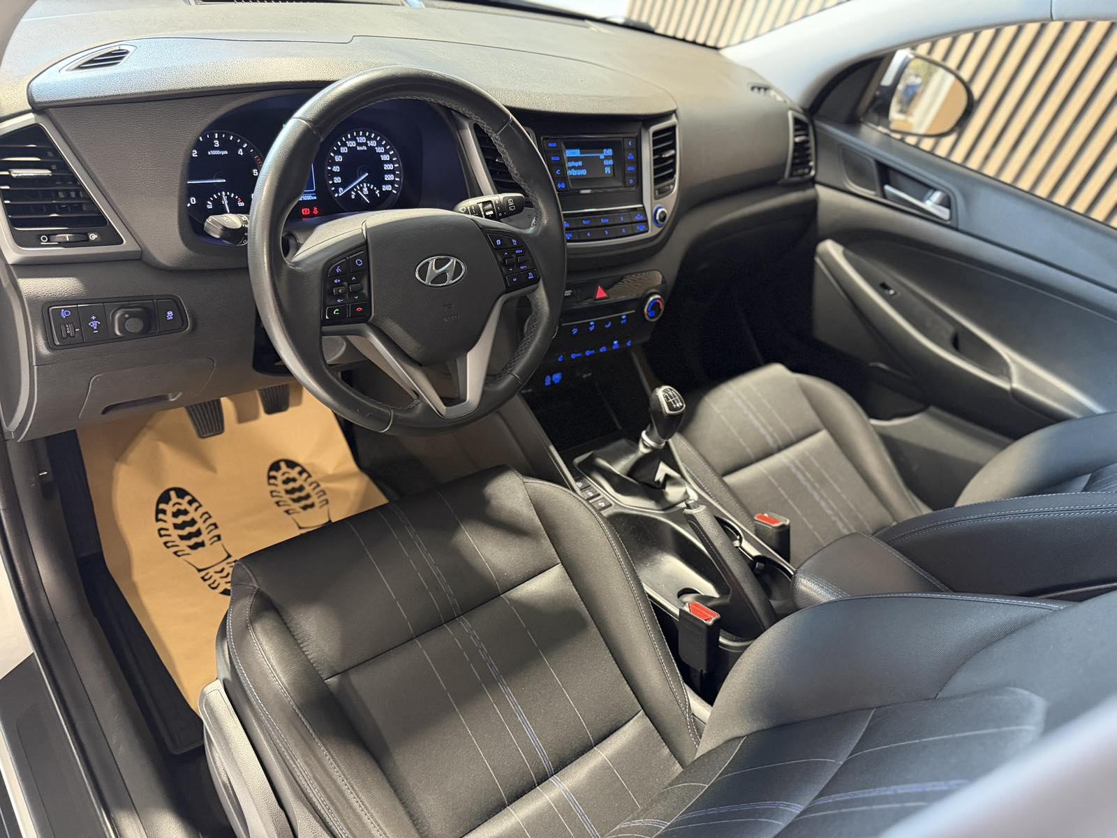 Hyundai Tucson 1,7 CRDi *TEMPOMAT - PDC - 12 MJ JAMSTVO*, fotografija 14