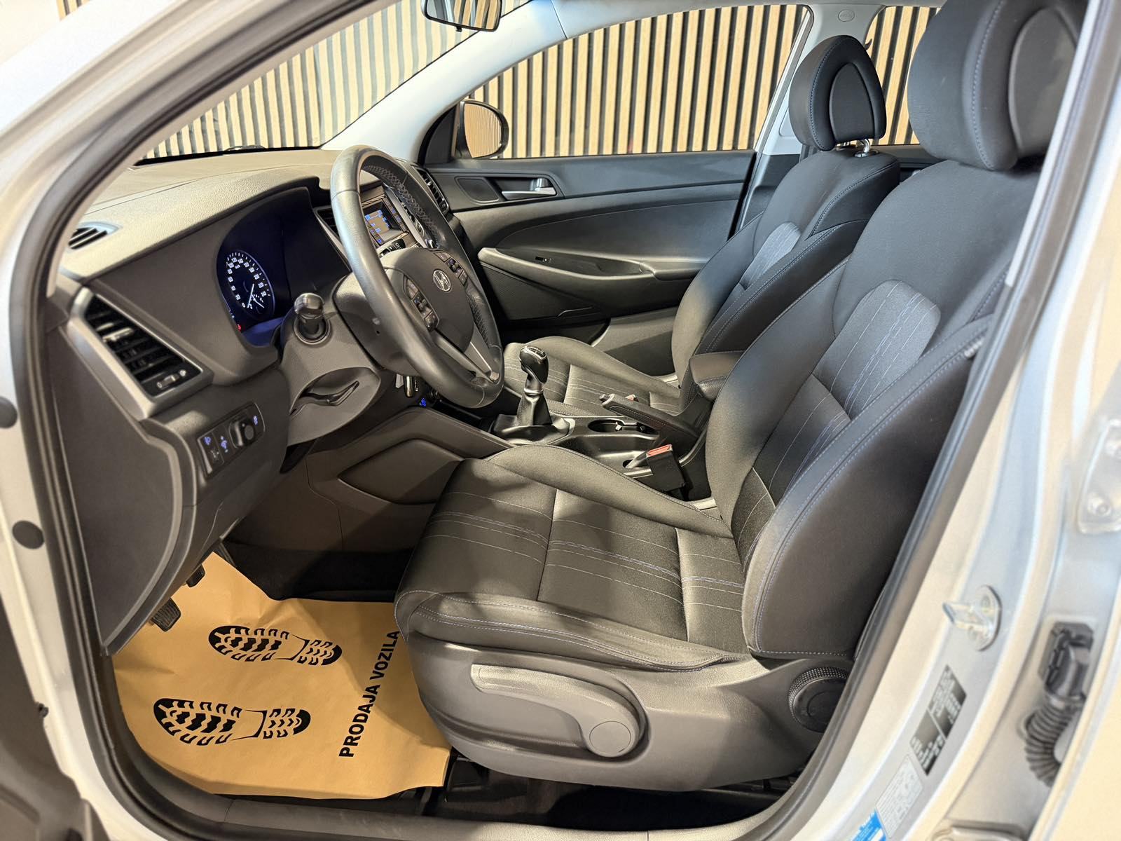 Hyundai Tucson 1,7 CRDi *TEMPOMAT - PDC - 12 MJ JAMSTVO*, fotografija 17