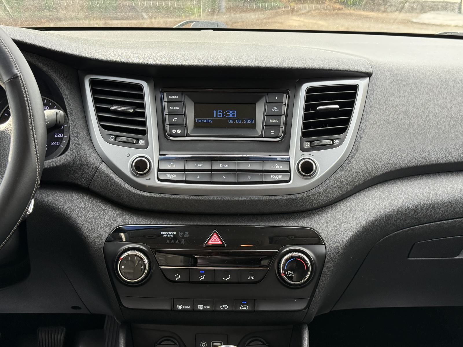 HYUNDAI TUCSON 1.7 CRDi *Urban* 2016. Godina, Servisna, HR Vozilo **, fotografija 19