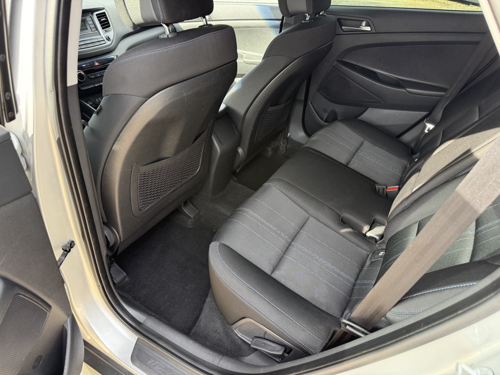 HYUNDAI TUCSON 1.7 CRDi *Urban* 2016. Godina, Servisna, HR Vozilo **, fotografija 14