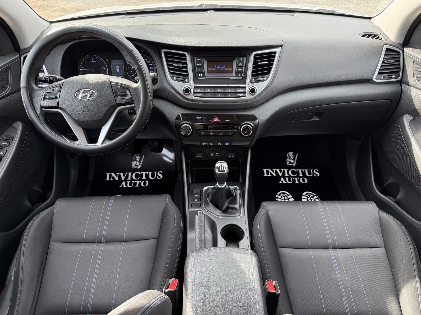HYUNDAI TUCSON 1.7 CRDi *Urban* 2016. Godina, Servisna, HR Vozilo **, fotografija 11