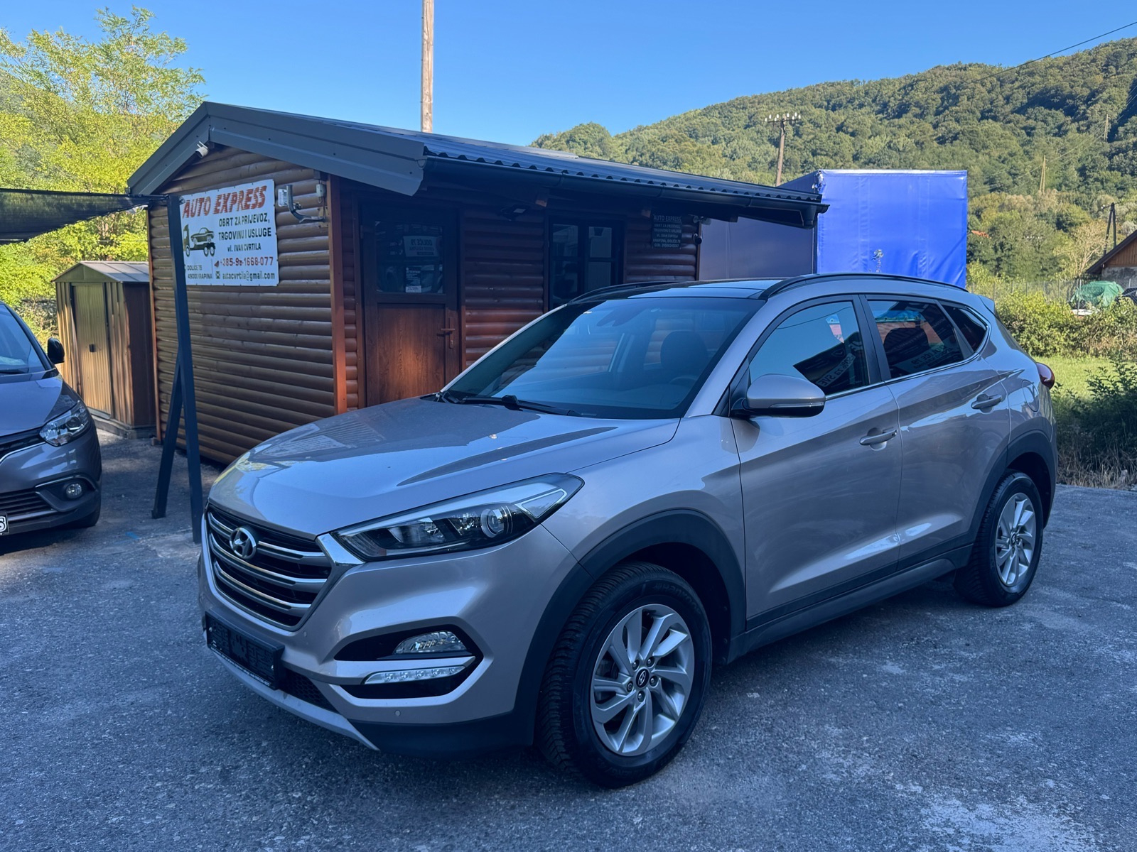 Hyundai Tucson 2,0 CRDi, klima, panorama, kamera, full servisna, pogled izvana - slika 1