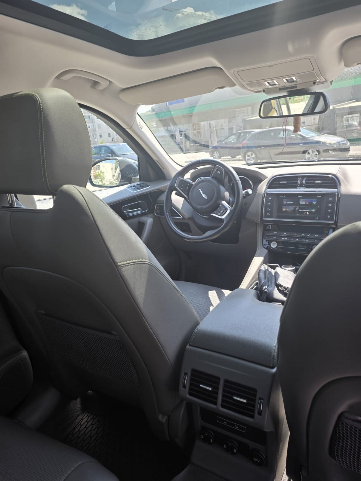 Iznimna prilika - Jaguar F-Pace R - 2.0. - hitno, fotografija 6