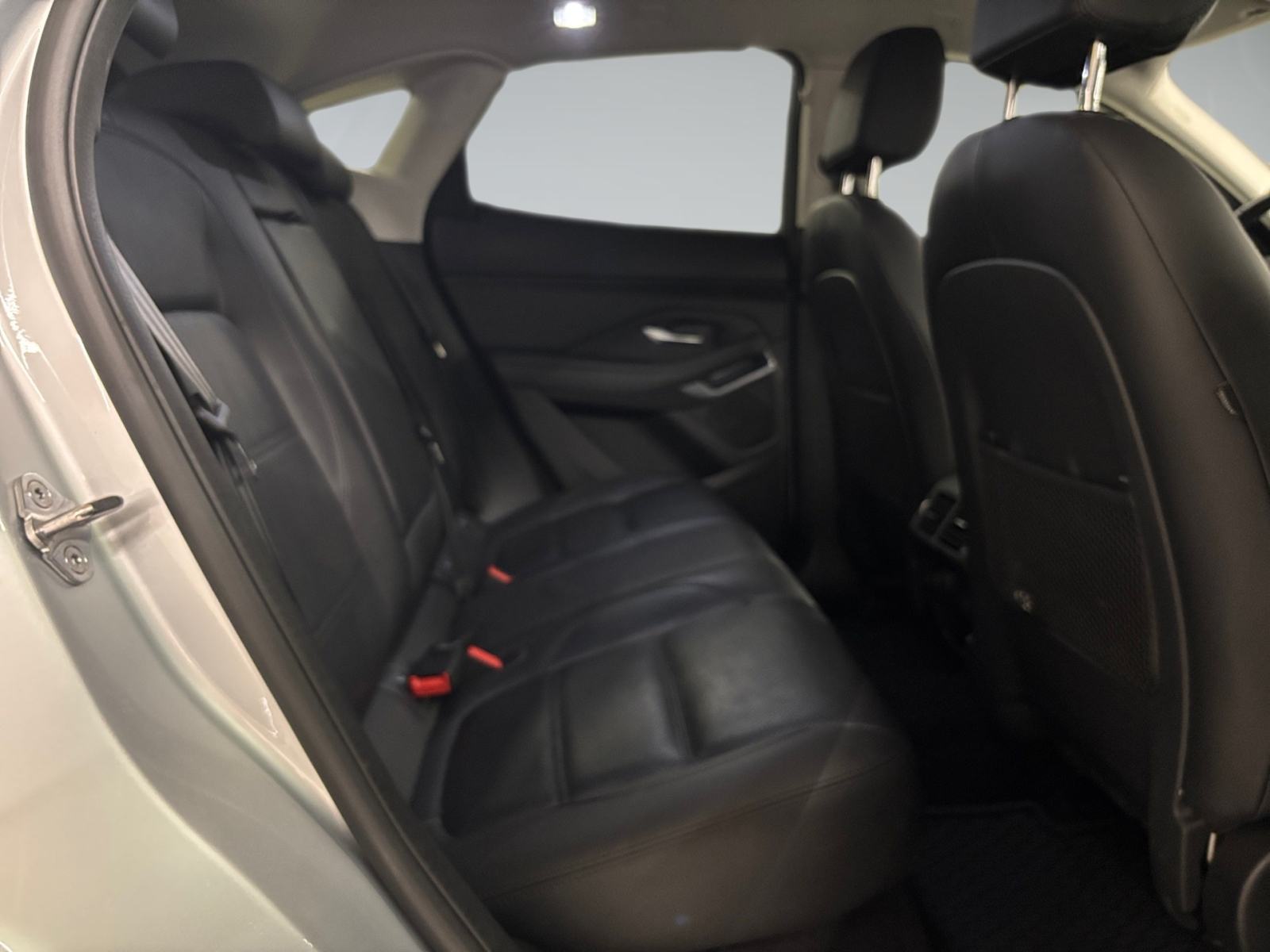 Jaguar E-Pace S 1.5 160 FWD A9 MHEV, fotografija 9