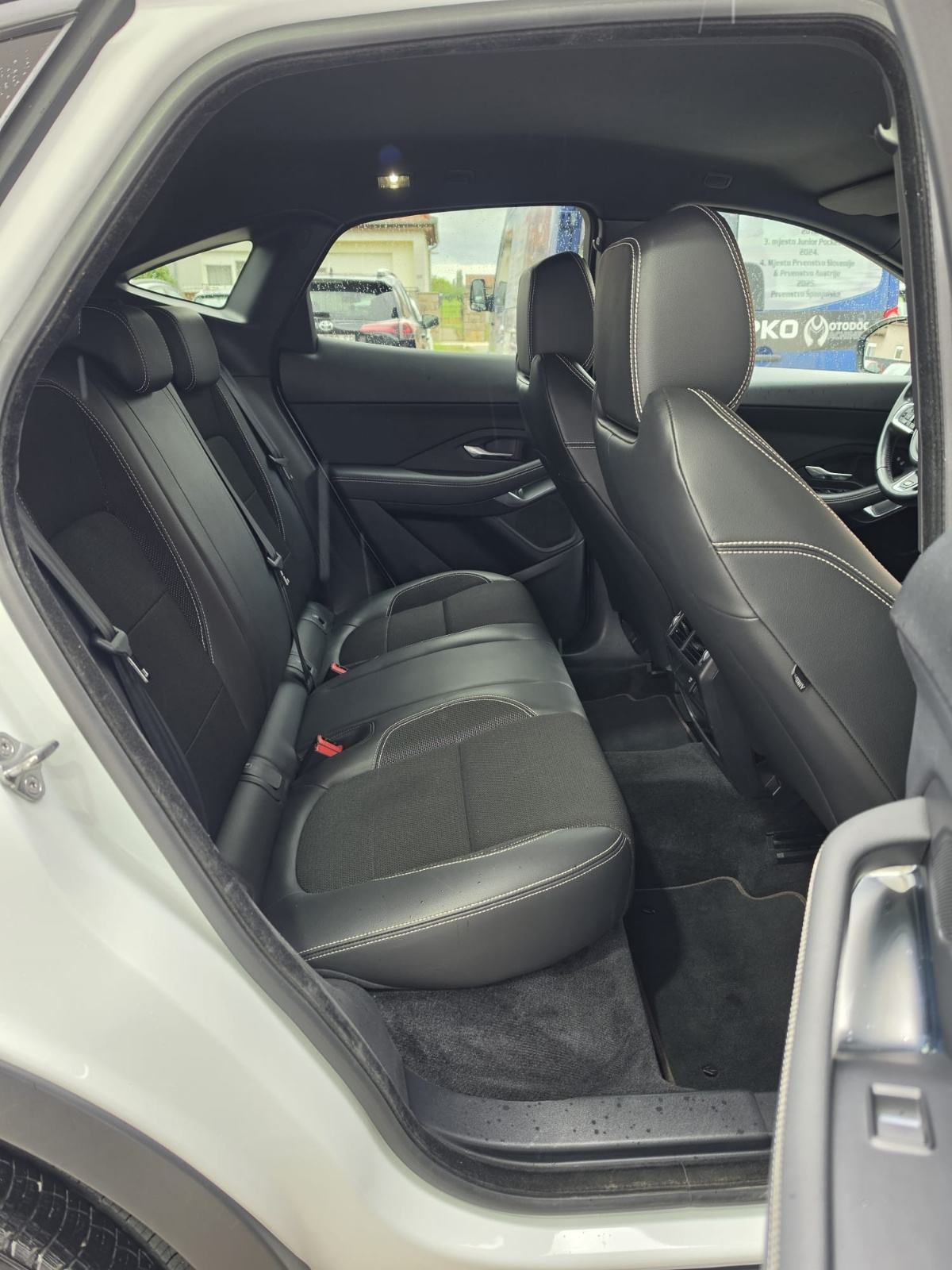Jaguar E-Pace 150D R-DYNAMIC 2019.God Reg.godinu. Top stanje., fotografija 16