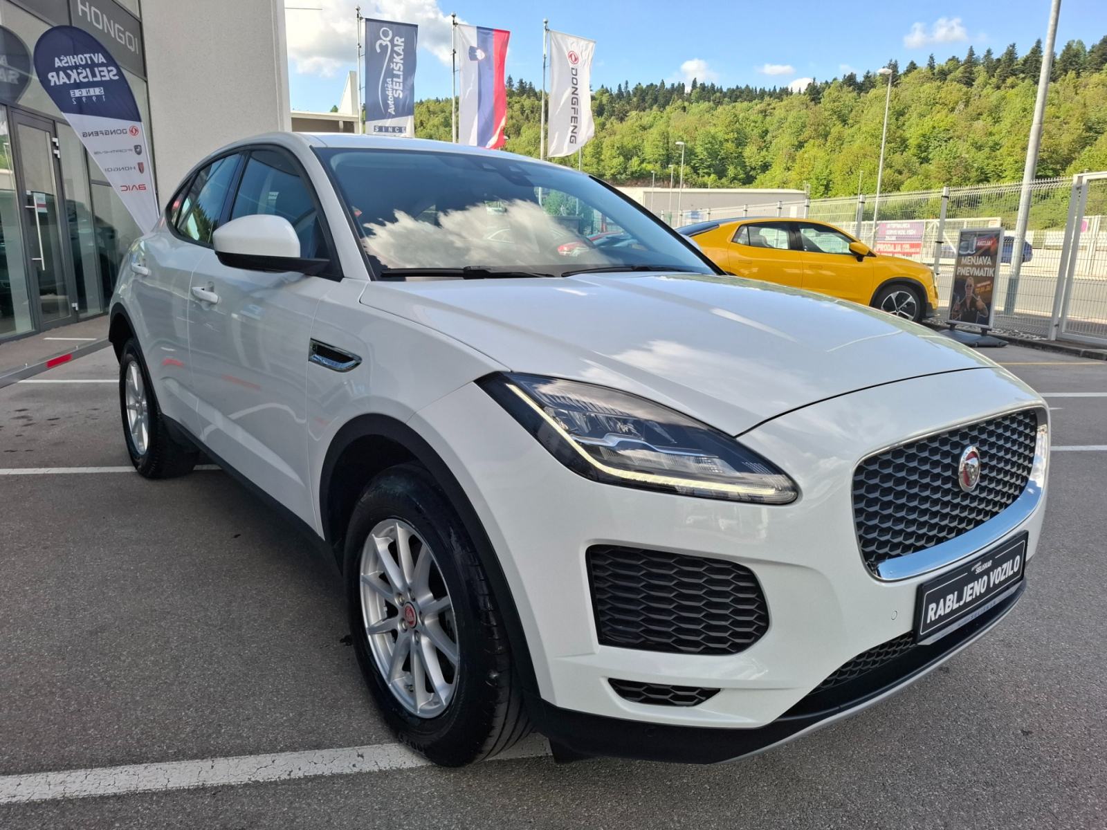 Jaguar E-Pace 2.0 150D TD4 FWD + POTRJENA SERVISNA KNJIGA, fotografija 3