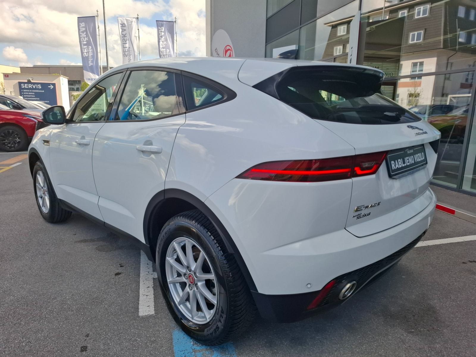 Jaguar E-Pace 2.0 150D TD4 FWD + POTRJENA SERVISNA KNJIGA, fotografija 5