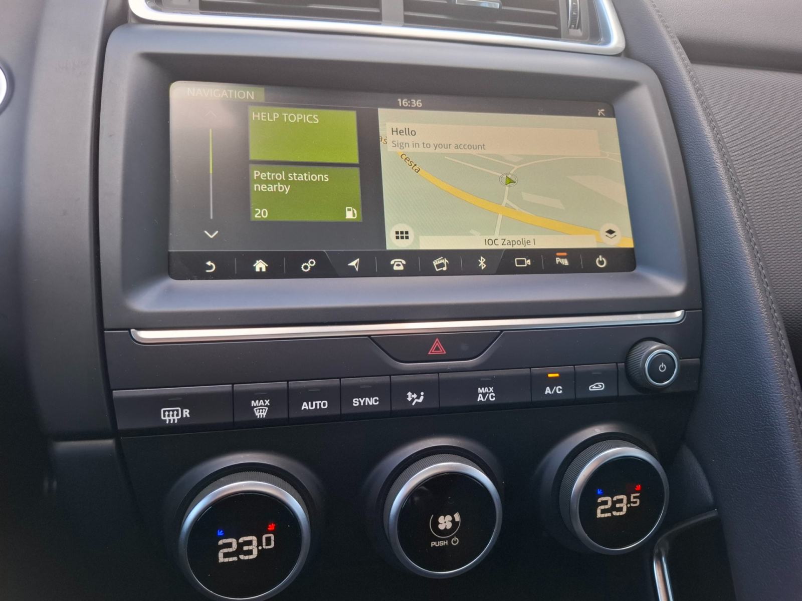 Jaguar E-Pace 2.0 150D TD4 FWD + POTRJENA SERVISNA KNJIGA, fotografija 12