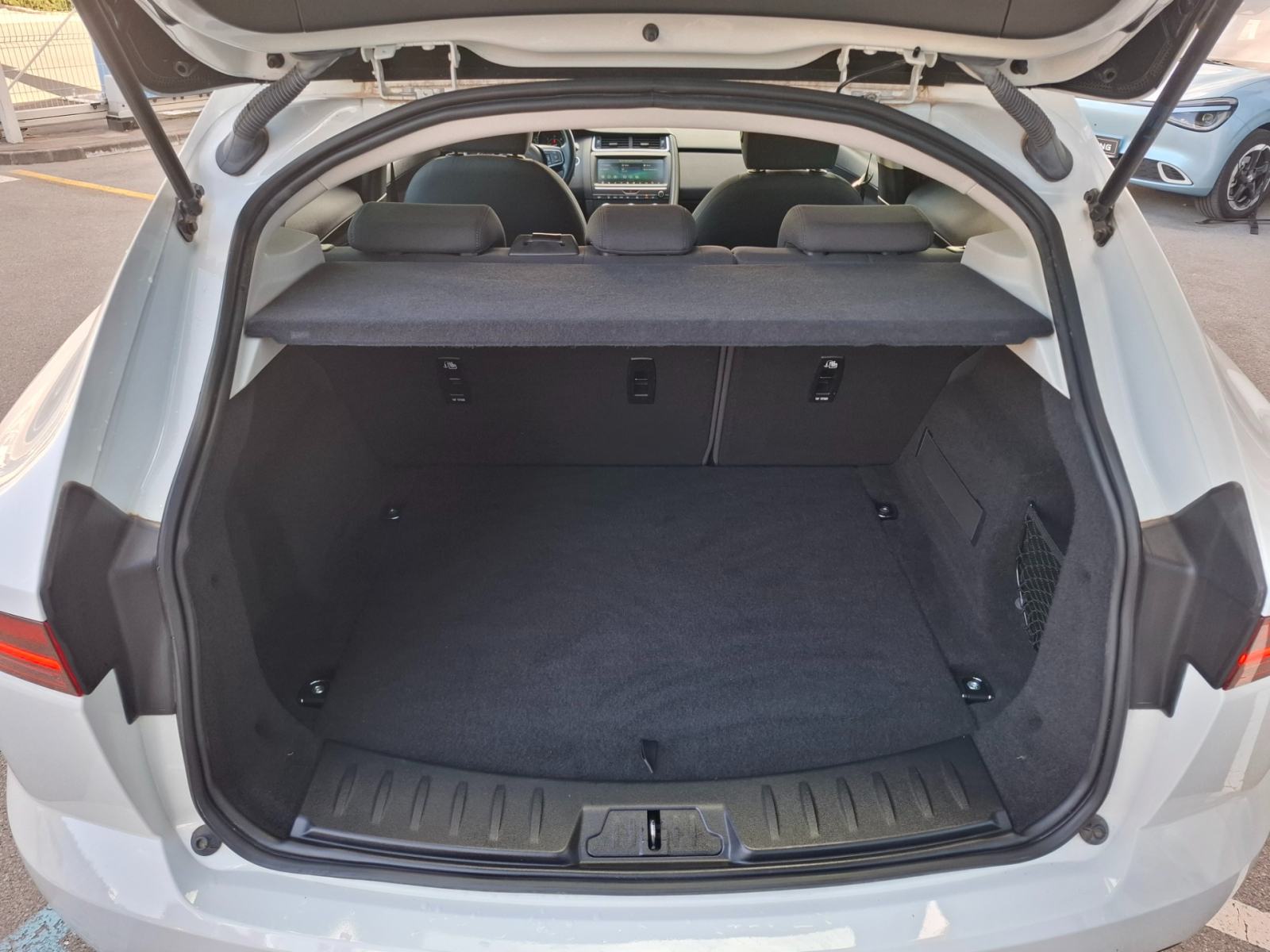 Jaguar E-Pace 2.0 150D TD4 FWD + POTRJENA SERVISNA KNJIGA, fotografija 15