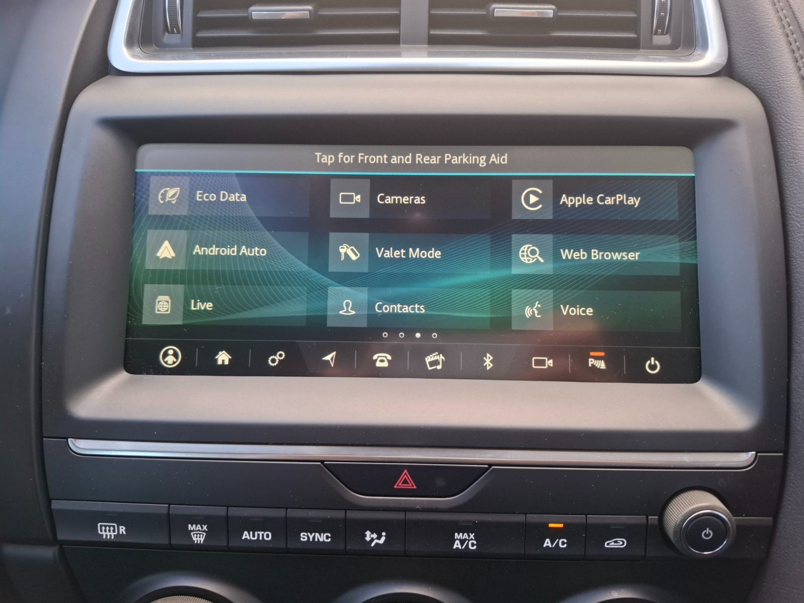 Jaguar E-Pace 2.0 150D TD4 FWD + POTRJENA SERVISNA KNJIGA, fotografija 16