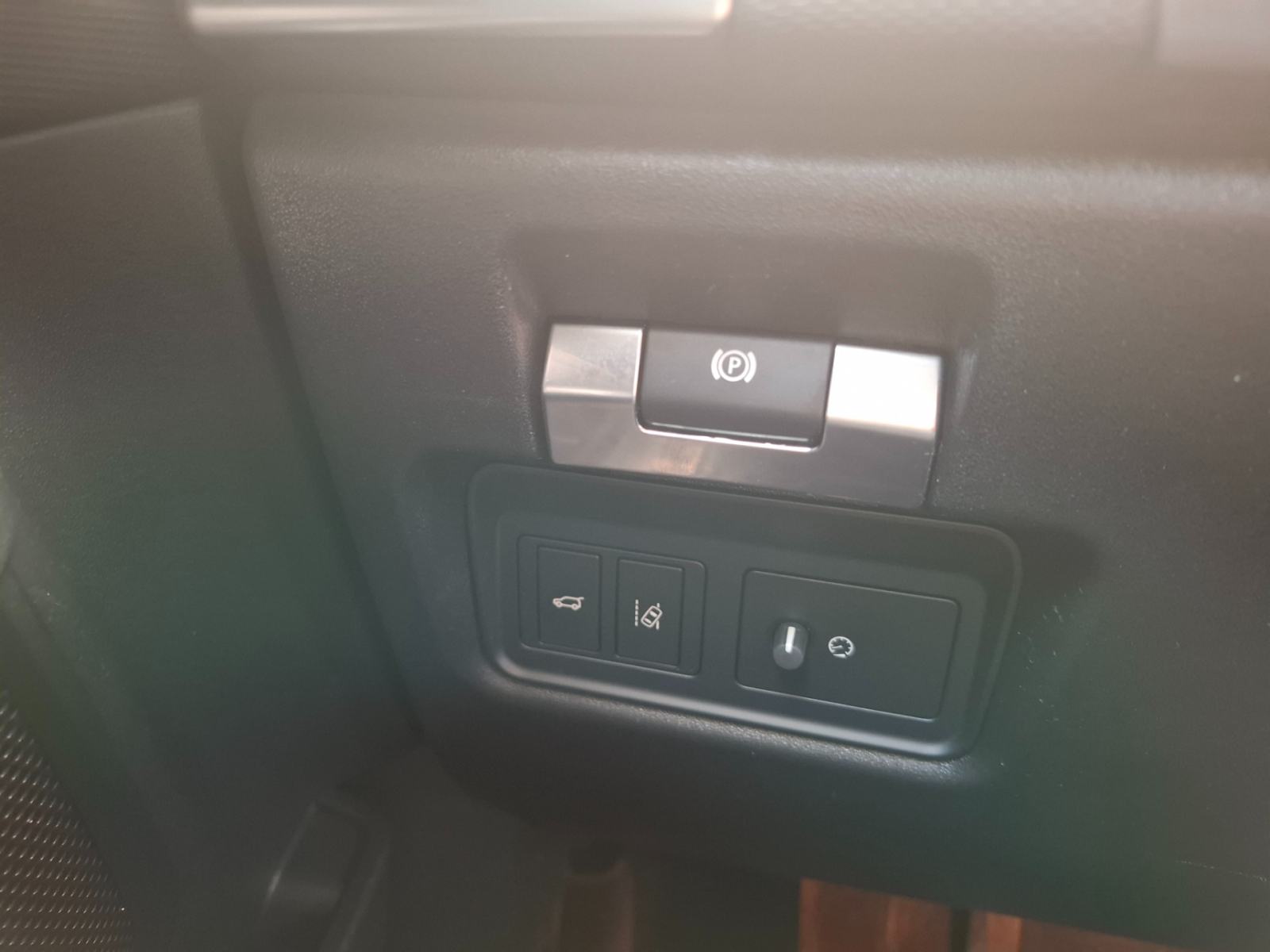 Jaguar E-Pace 2.0 150D TD4 FWD + POTRJENA SERVISNA KNJIGA, fotografija 19