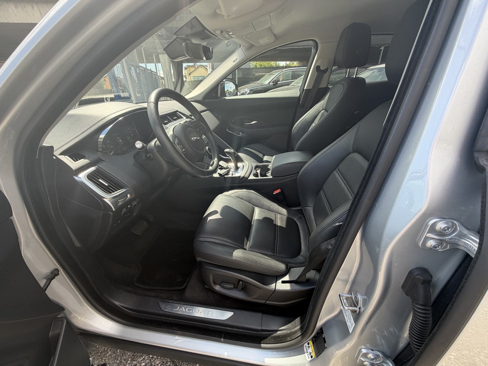Jaguar E-Pace 2.0 D AWD S automatik. **85700** km, fotografija 9