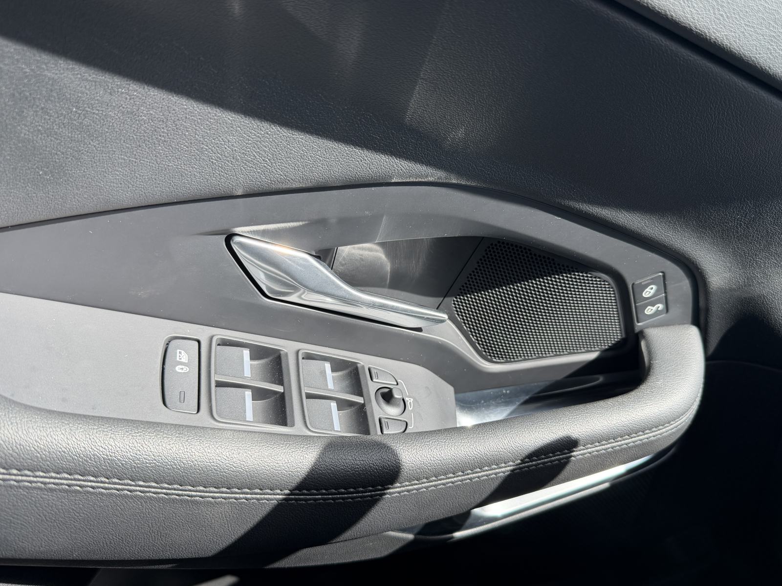 Jaguar E-Pace 2.0 D AWD S automatik. **85700** km, fotografija 17