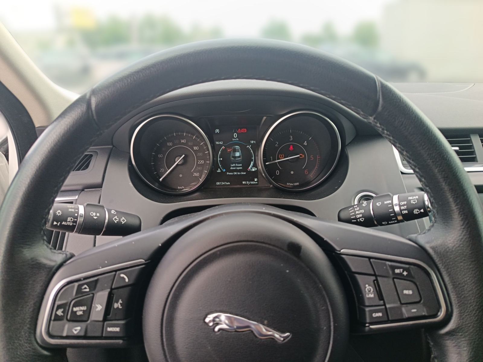 Jaguar E-Pace 2.0 D BASE - 3 godine jamstva, fotografija 18