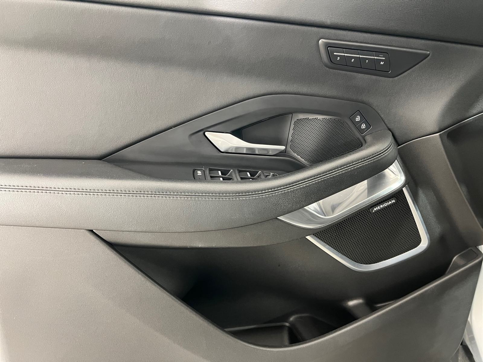 Jaguar E-Pace 2.0 SE 163 AWD - 3 godine jamstva, fotografija 14
