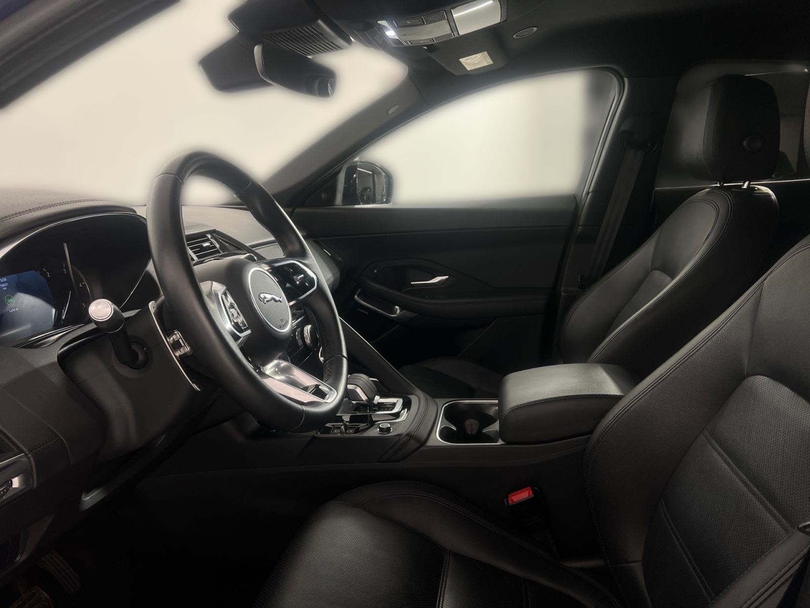 Jaguar E-Pace 2.0 SE MHEV - 3 godine jamstva, fotografija 13
