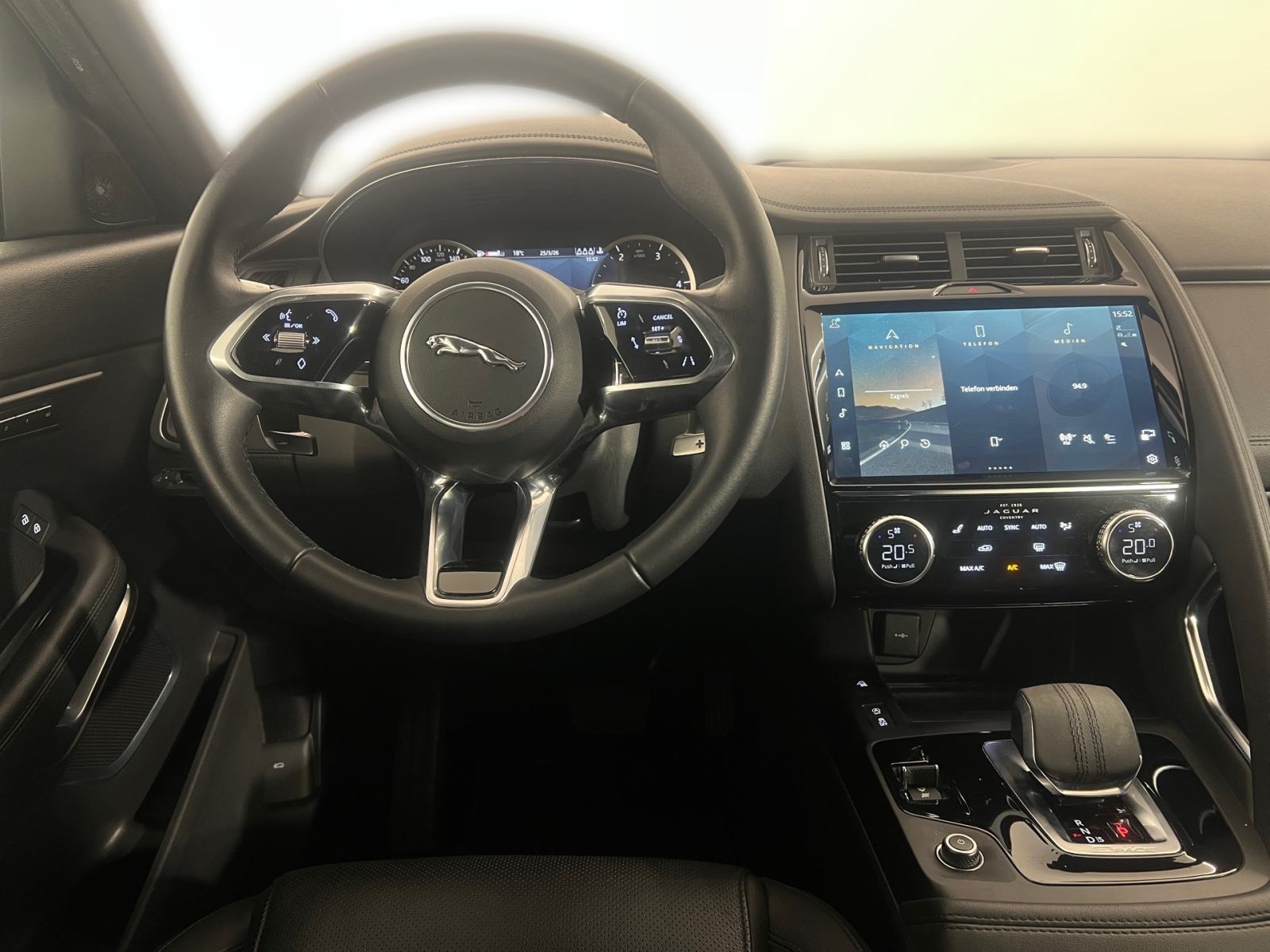 Jaguar E-Pace 2.0 SE MHEV - 3 godine jamstva, fotografija 15