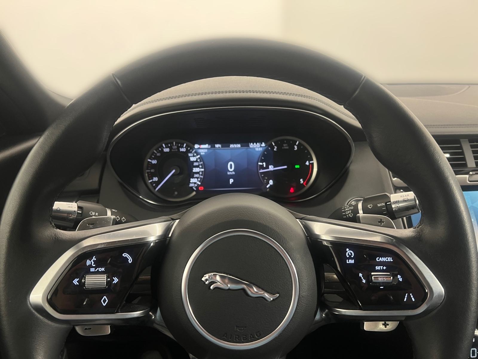 Jaguar E-Pace 2.0 SE MHEV - 3 godine jamstva, fotografija 16