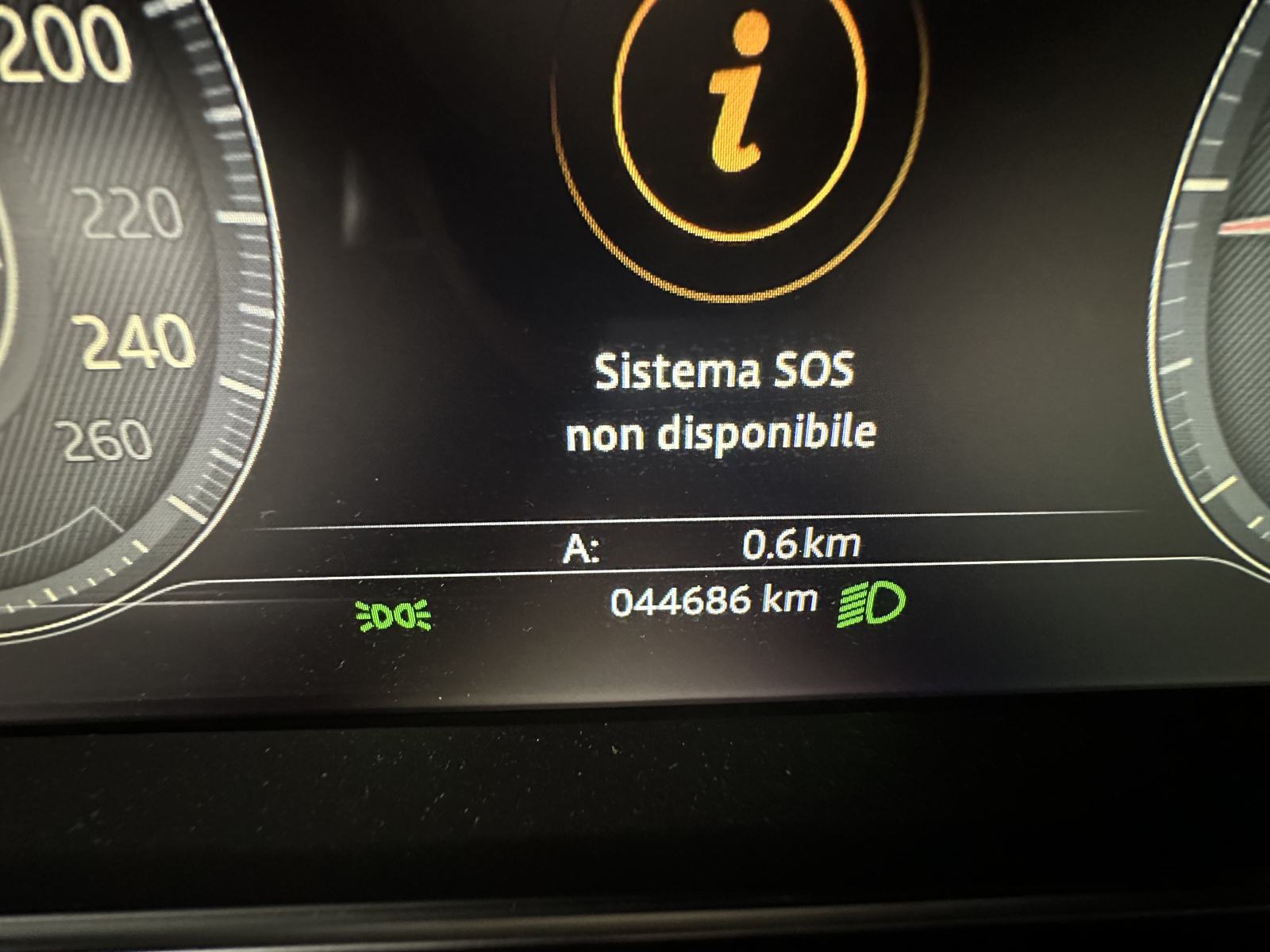 Jaguar E-Pace 2.0 TD4 180 KM 4x4 sam.m. R-Dynamic.KAMERA.LED.NAV, fotografija 4