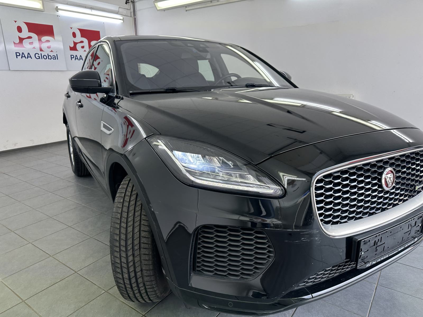 Jaguar E-Pace 2.0 TD4 180 KM 4x4 sam.m. R-Dynamic.KAMERA.LED.NAV, fotografija 2
