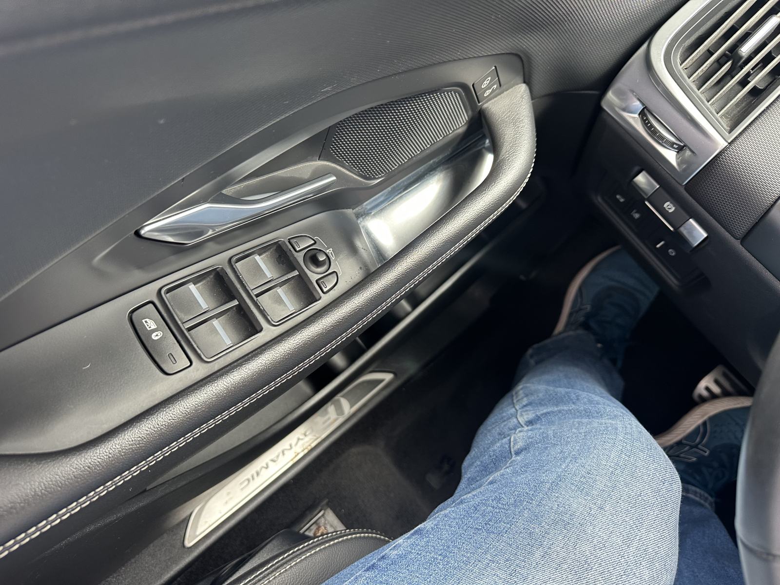 Jaguar E-Pace 2.0 TD4 180 KM 4x4 sam.m. R-Dynamic.KAMERA.LED.NAV, fotografija 19