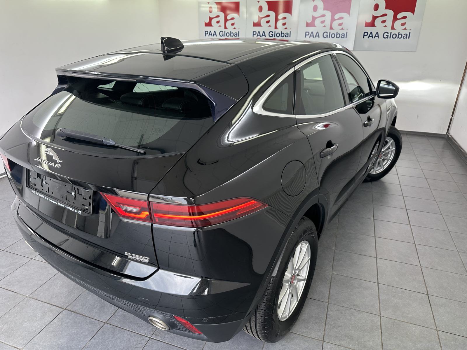Jaguar E-Pace 2.0 TD4 180 KM 4x4 sam.m. R-Dynamic.KAMERA.LED.NAV, fotografija 3