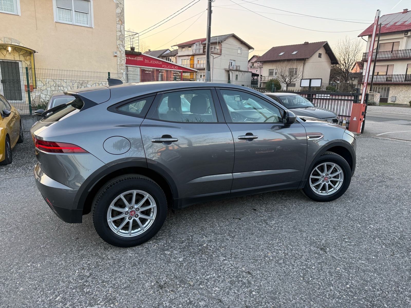 Jaguar E-Pace 2.0d /// 1.Vlasnik, KAO NOV, 16.499€, fotografija 5