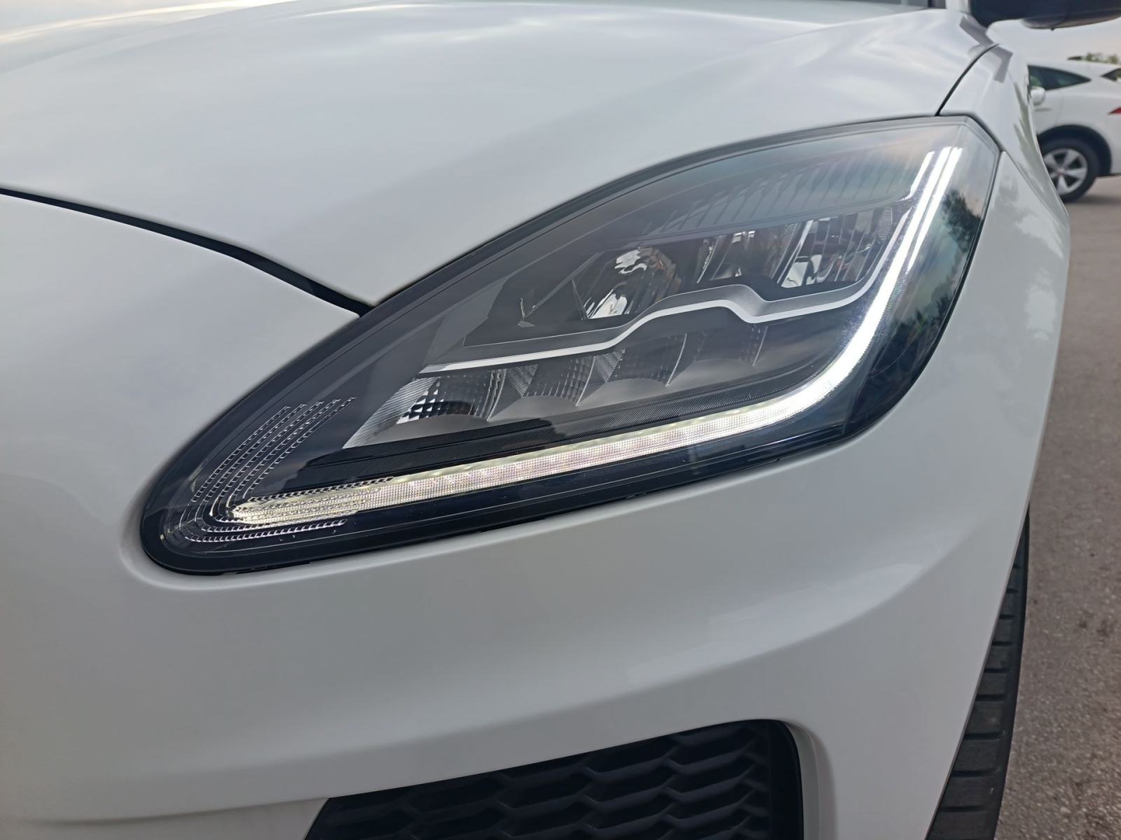 Jaguar E-Pace S 2.0D 150HP AWD A9 R-DYNAMIC - 3 godine jamstva, fotografija 10