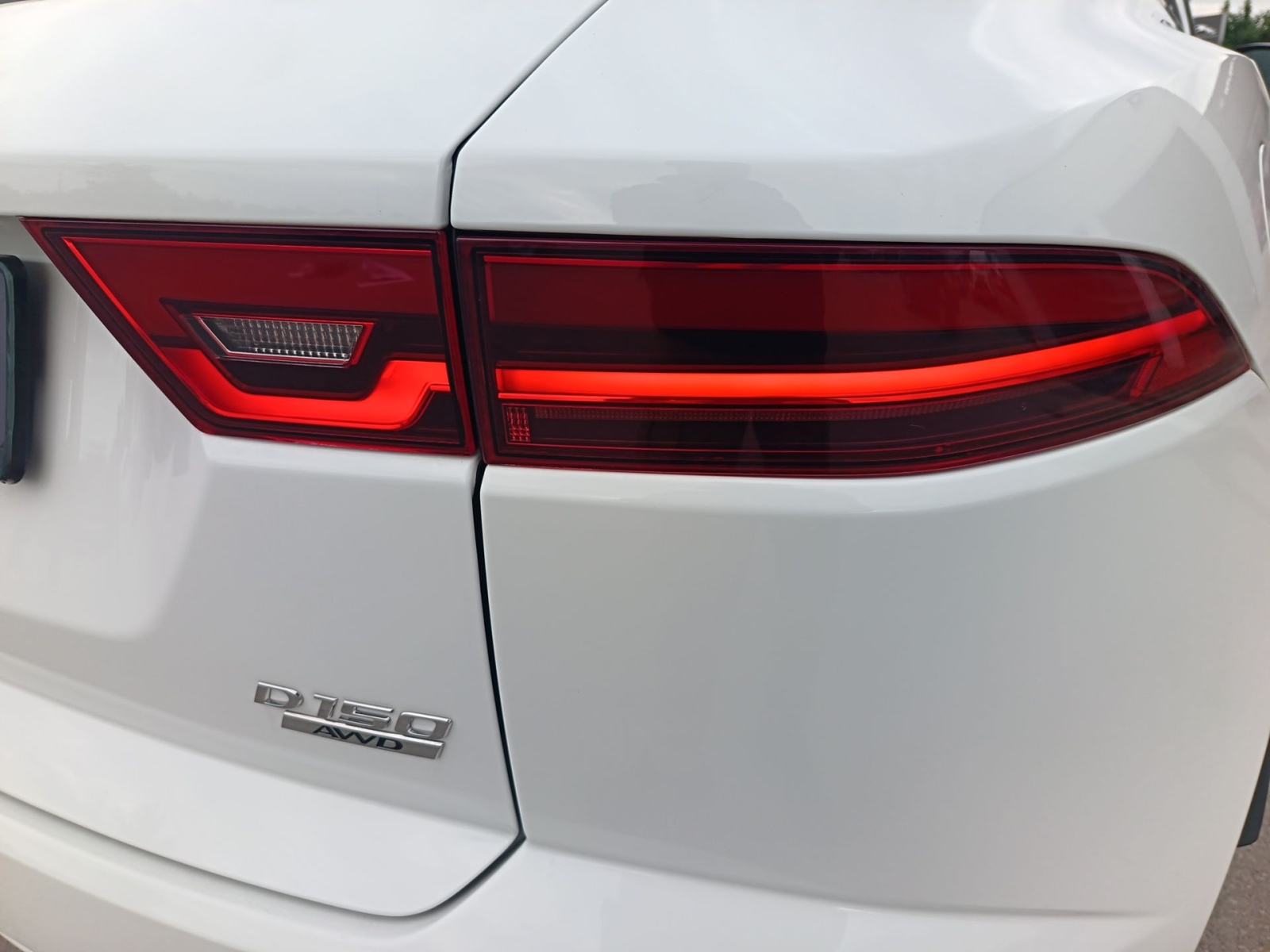 Jaguar E-Pace S 2.0D 150HP AWD A9 R-DYNAMIC - 3 godine jamstva, fotografija 13