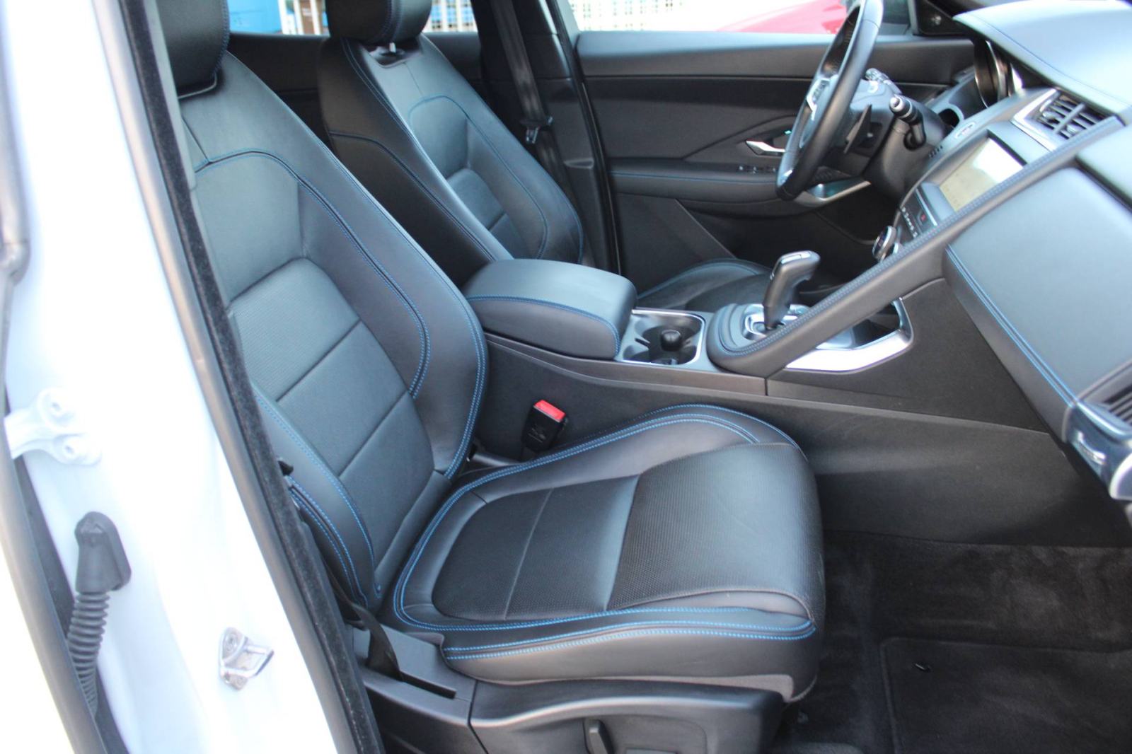 Jaguar E Pace 2.0D 180ks AUTOMATIK R-Dynamic 4x4 *NAVI,LED,KAMERA*, fotografija 12