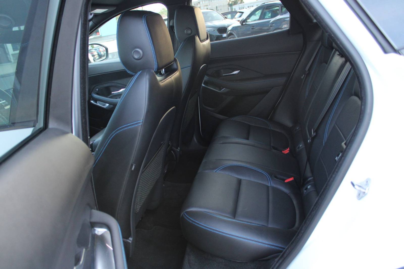 Jaguar E Pace 2.0D 180ks AUTOMATIK R-Dynamic 4x4 *NAVI,LED,KAMERA*, fotografija 13