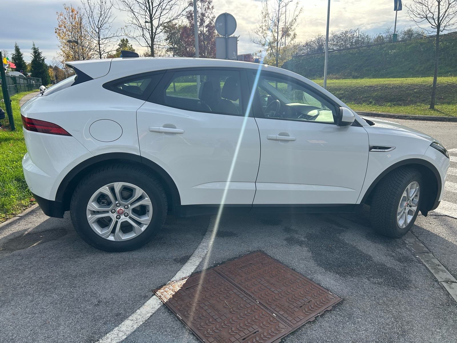 Jaguar E-Pace 2,0d AWD, fotografija 3