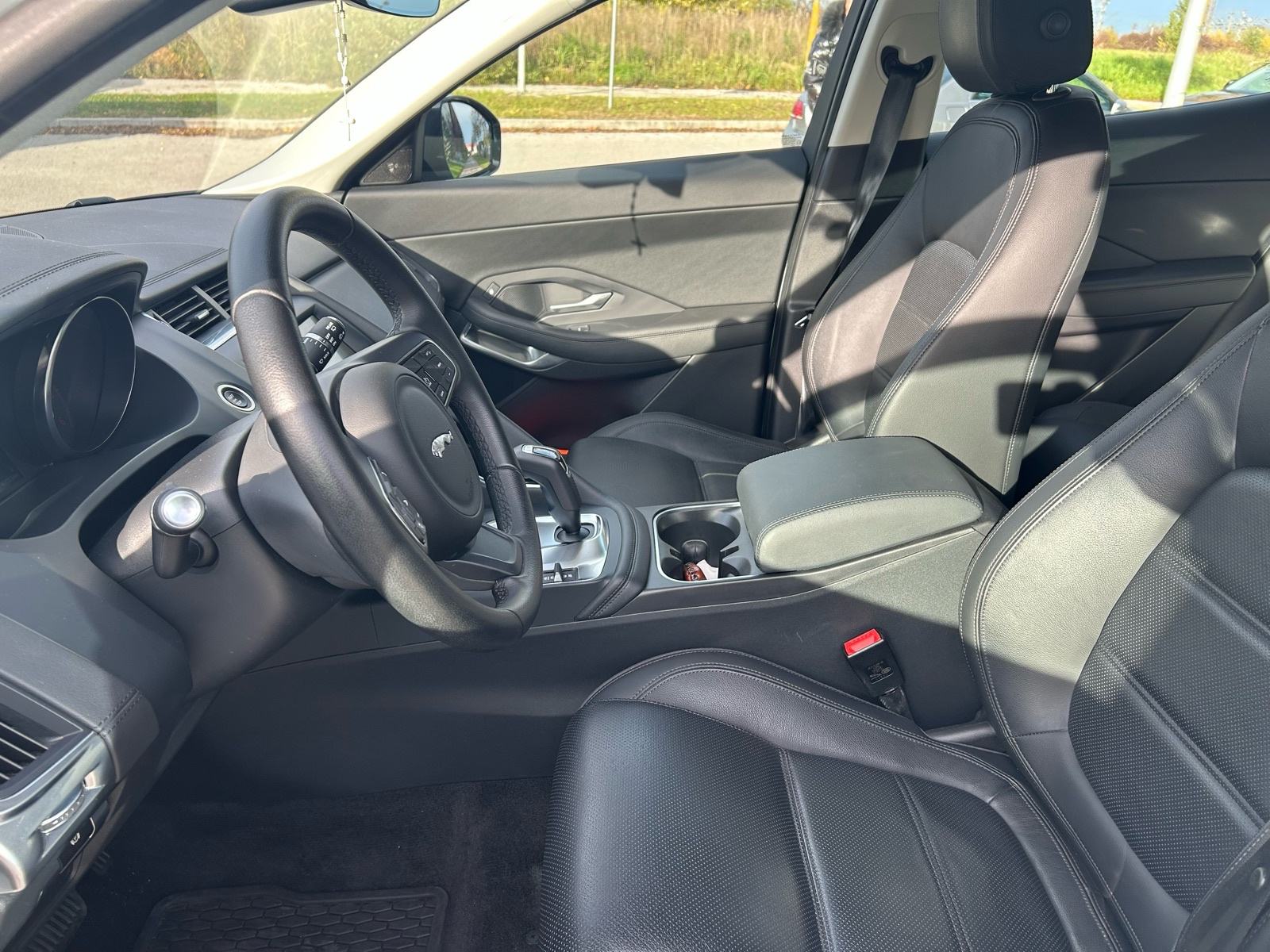 Jaguar E-Pace 2,0d AWD, fotografija 8