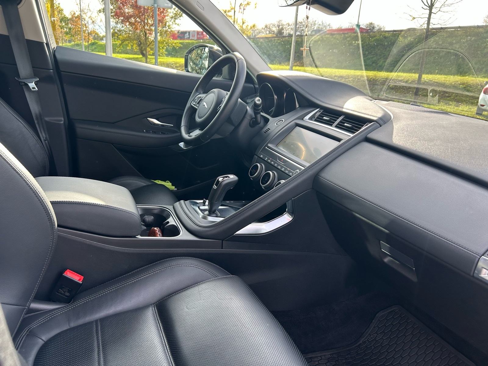 Jaguar E-Pace 2,0d AWD, fotografija 13