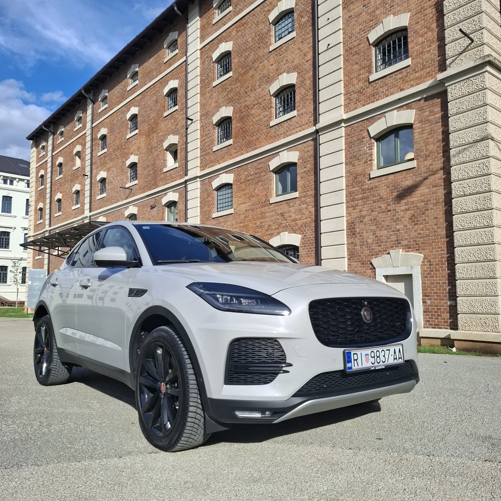 Jaguar E-Pace 2.0 d/X540, automatik, fotografija 2