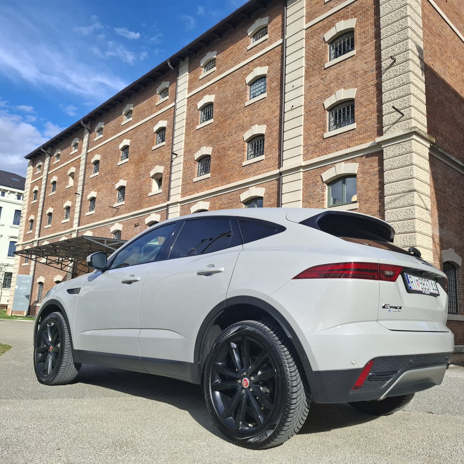 Jaguar E-Pace 2.0 d/X540, automatik, fotografija 3