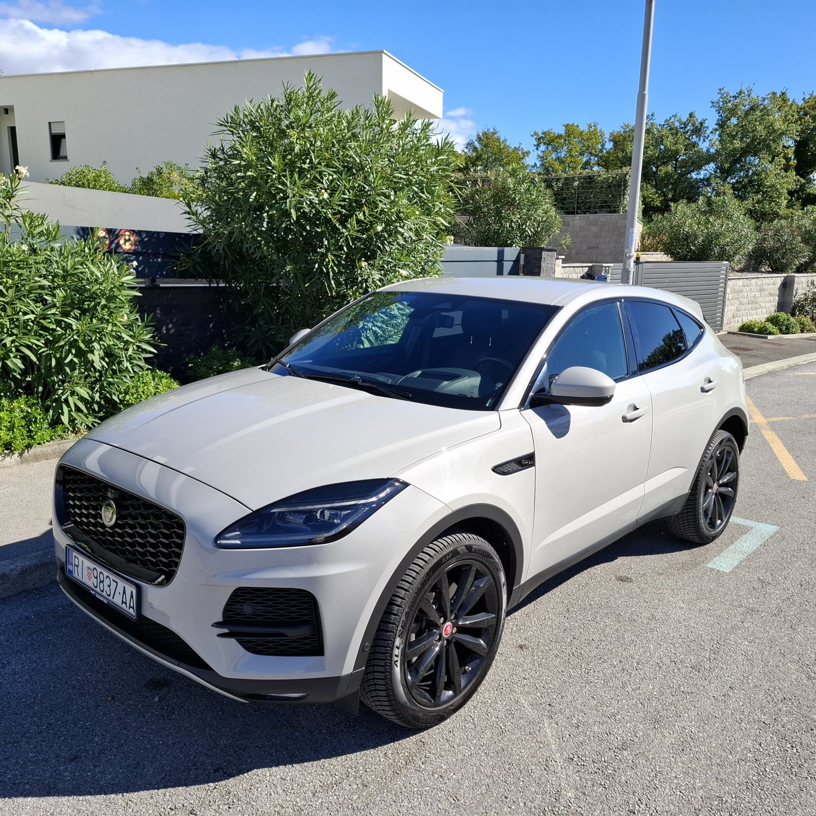 Jaguar E-Pace 2.0 d/X540, automatik, fotografija 4