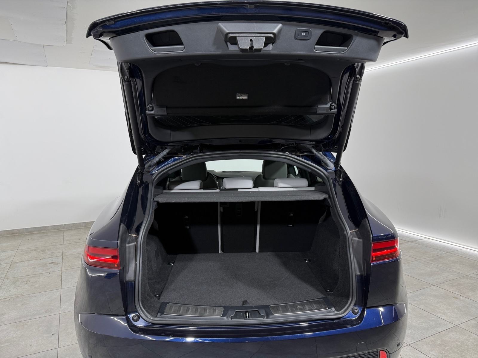 Jaguar E-Pace R-DYN S 2.0 163 AWD A9 MHEV, fotografija 12