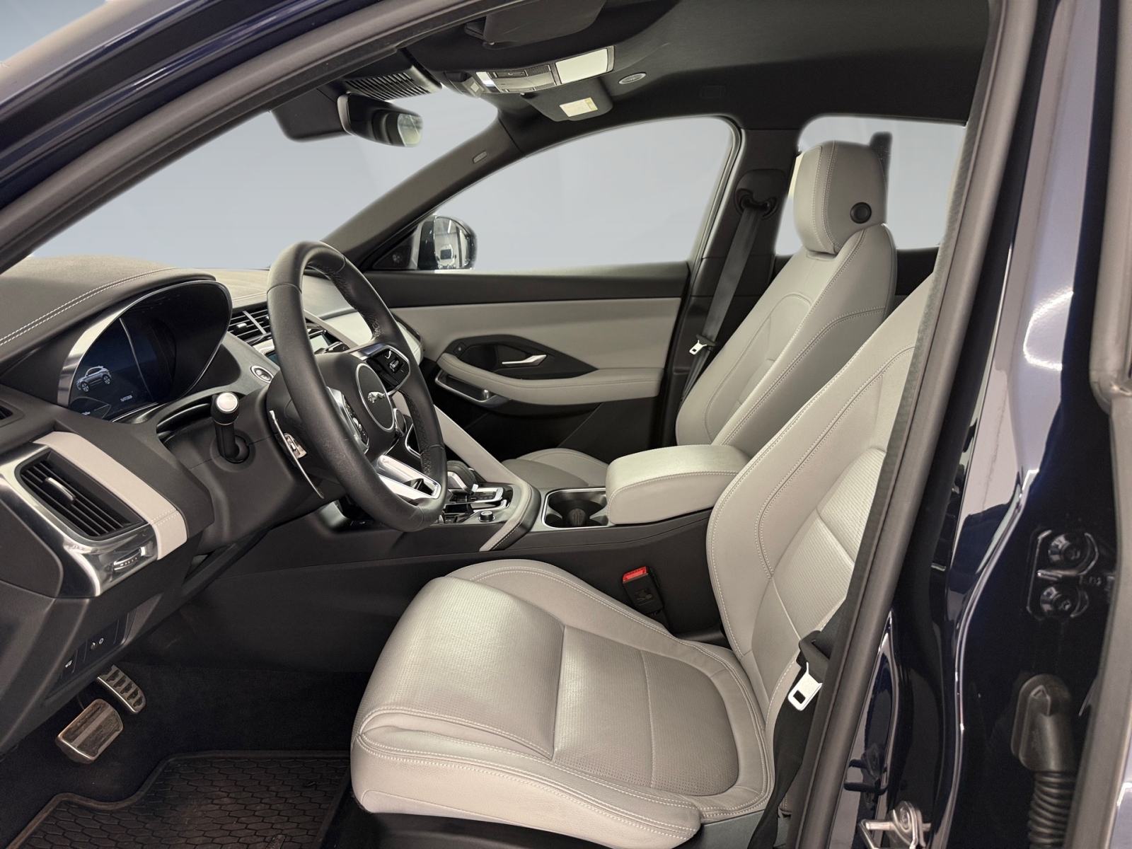 Jaguar E-Pace R-DYN S 2.0 163 AWD A9 MHEV, fotografija 13