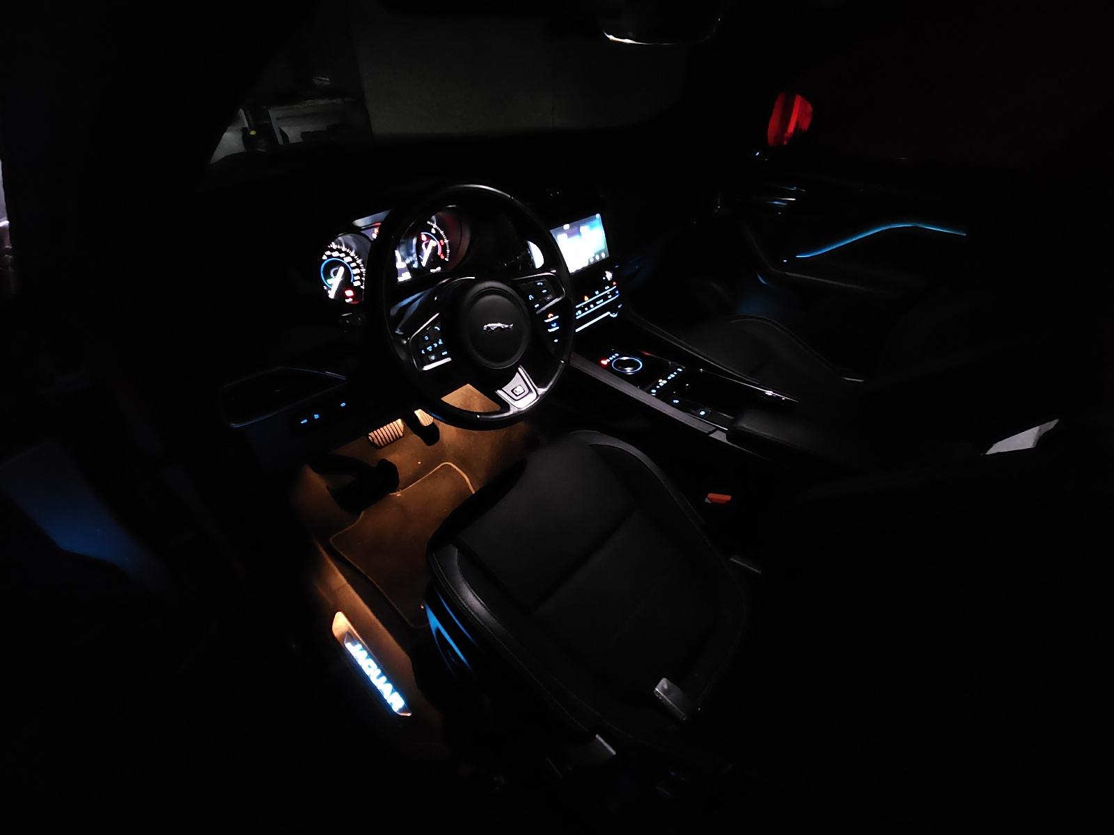 Jaguar F-Pace, R-Sport, 66.300km, fotografija 16