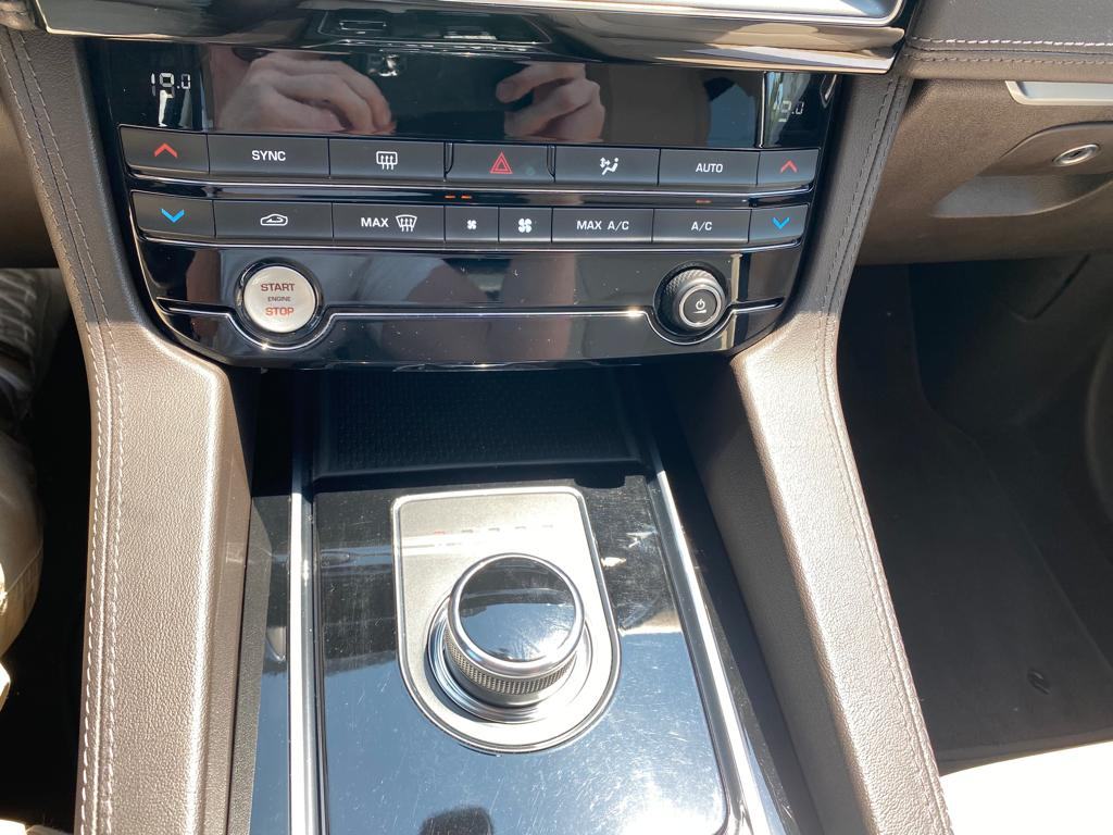 Jaguar F-Pace 2.0 D 4x4 AUTOMATIK, NAVI, LED, KAMERA, 4X GARANCIJA!, fotografija 17