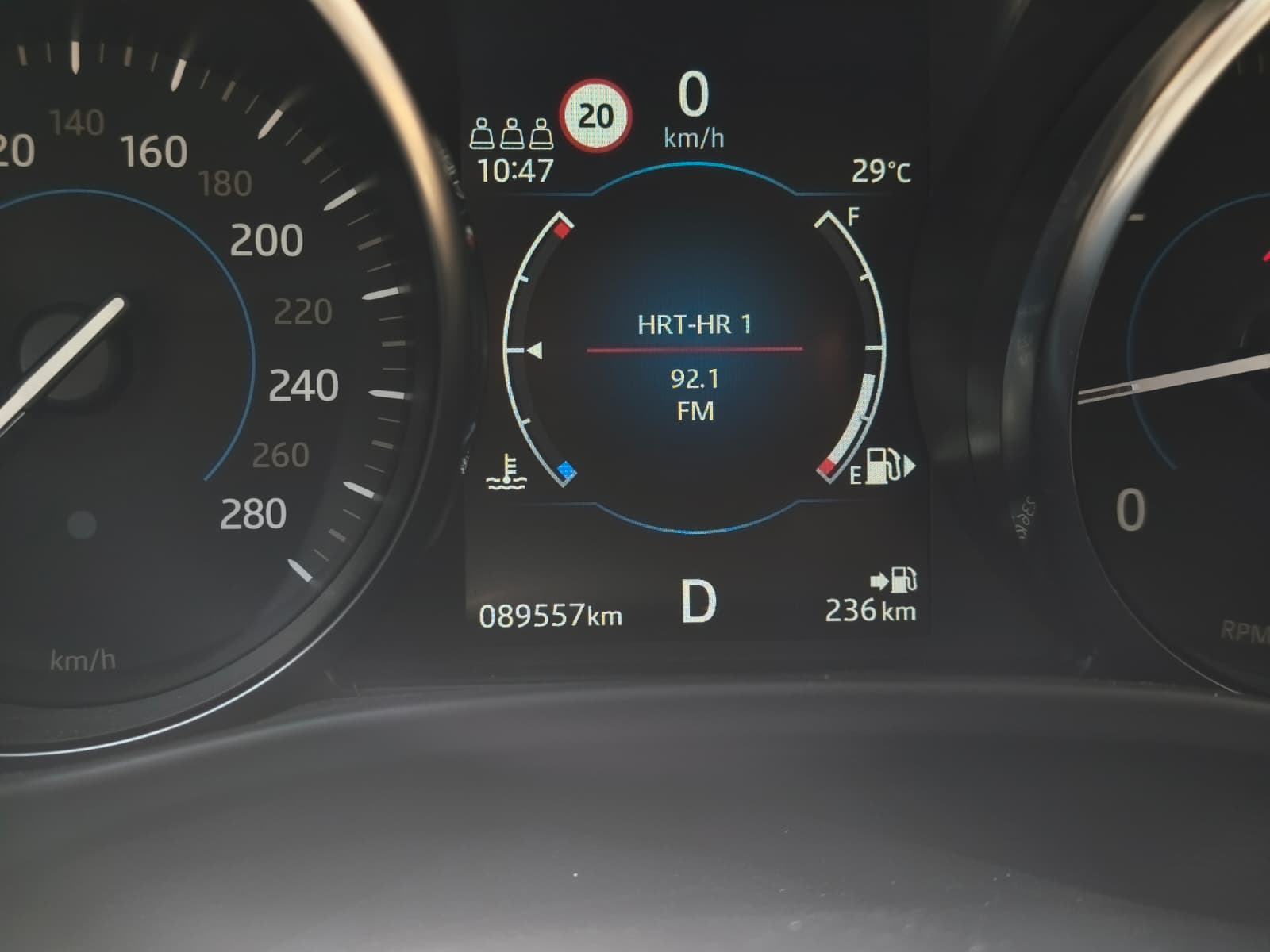 Jaguar F-Pace 2.0 D 4x4 AUTOMATIK, NAVI, LED, KAMERA, 4X GARANCIJA!, fotografija 14